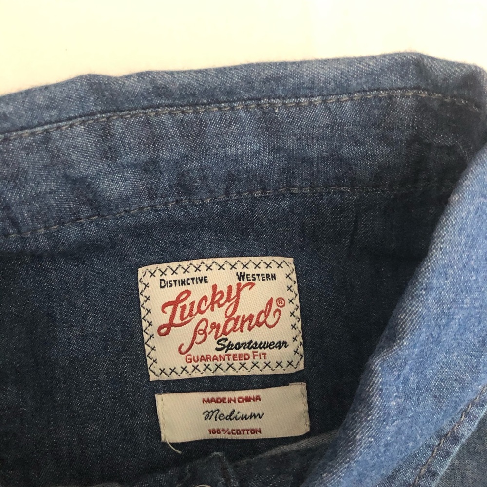 Lucky Brand Denim Shirt. - Picture 3 of 5